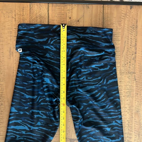FABLETICS WOMEN'S Blue Camo Print Stretch Leggings - Picture 9 of 13